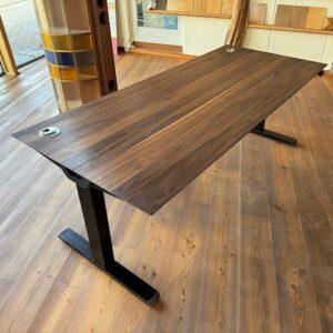Schreibtisch höhenverstellbar 80 cm tief form115 Nussbaum Massivholz